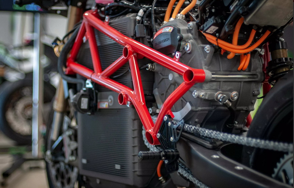 Energica Ego Corsa: двигатель, как силовой элемент шасси