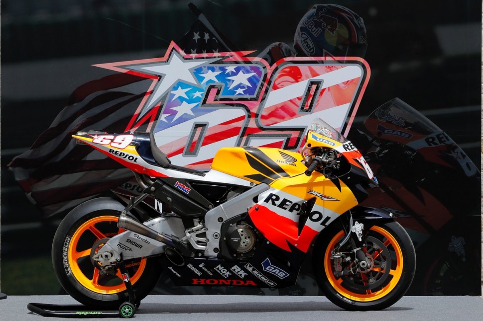 Мотоцикл Никки Хейдена - Repsol Honda RC211V вернулся в паддок MotoGP на эти выходные