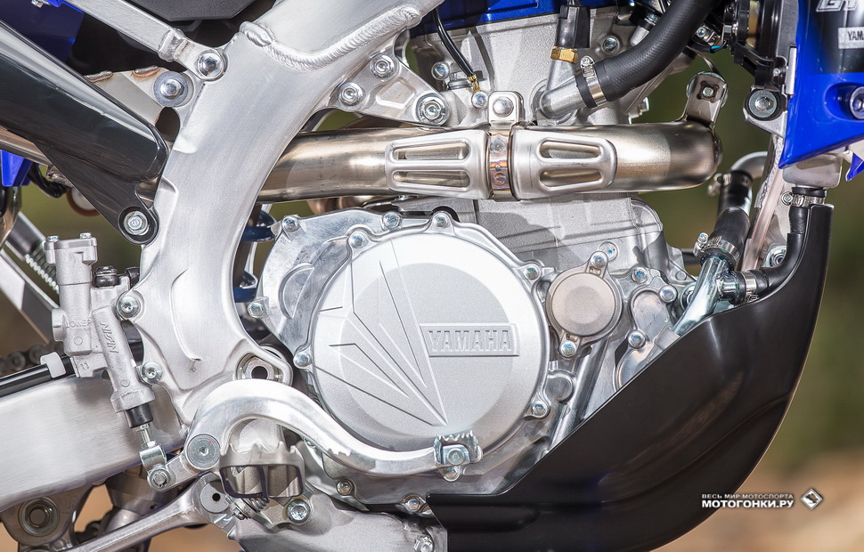Yamaha WR450F (2019) - новый двигатель наклонен назад, впускная система впереди и выпуск - сзади