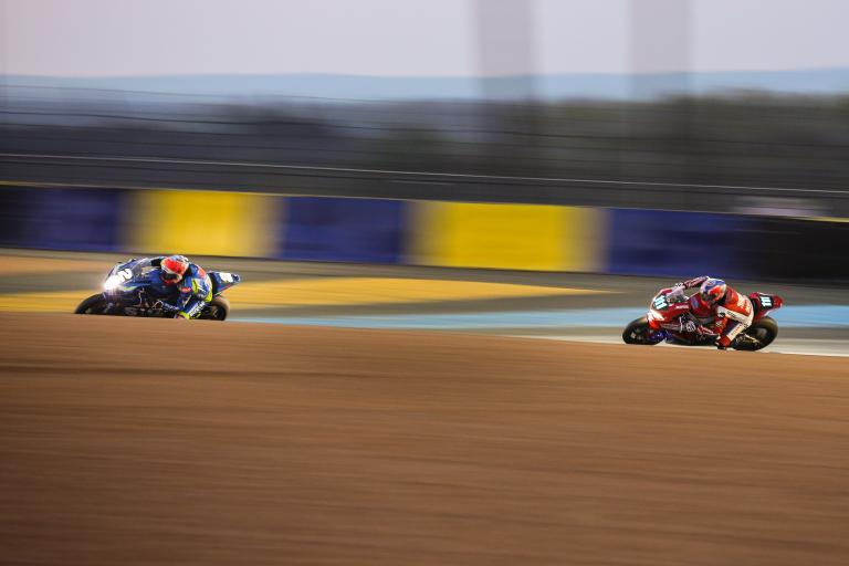 Honda Endurance Racing преследует Suzuki Endurance Racing Team по пятам
