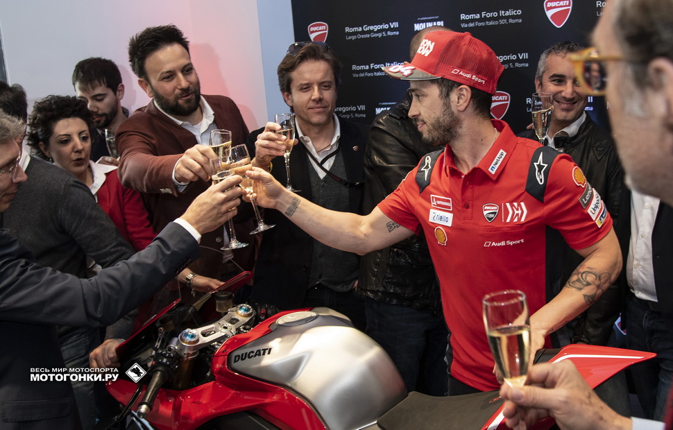 Довициозо - главная звезда открытия флагманского салона Ducati в Риме