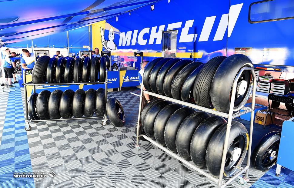 Шинный кодекс разрешает Michelin поставлять командам 4 комплекта сликов: 3 из основного набора + 1 запасной
