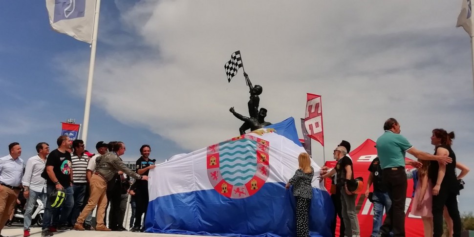 Открытие монумента в честь фанатов мотоспорта на Circuito de Jerez