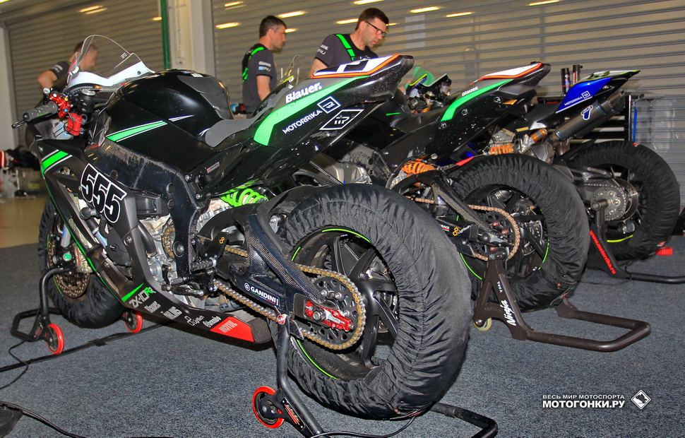 В гараже Motorrika: два Kawasaki ZX-10RR и Ducati Panigale 1199R