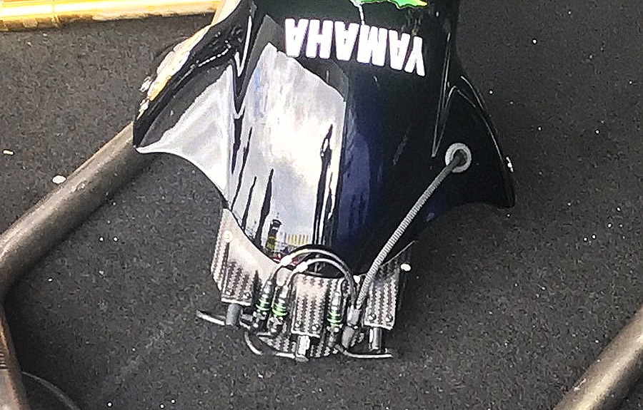 Температурные сенсоры на крыле Yamaha M1 Валентино Росси