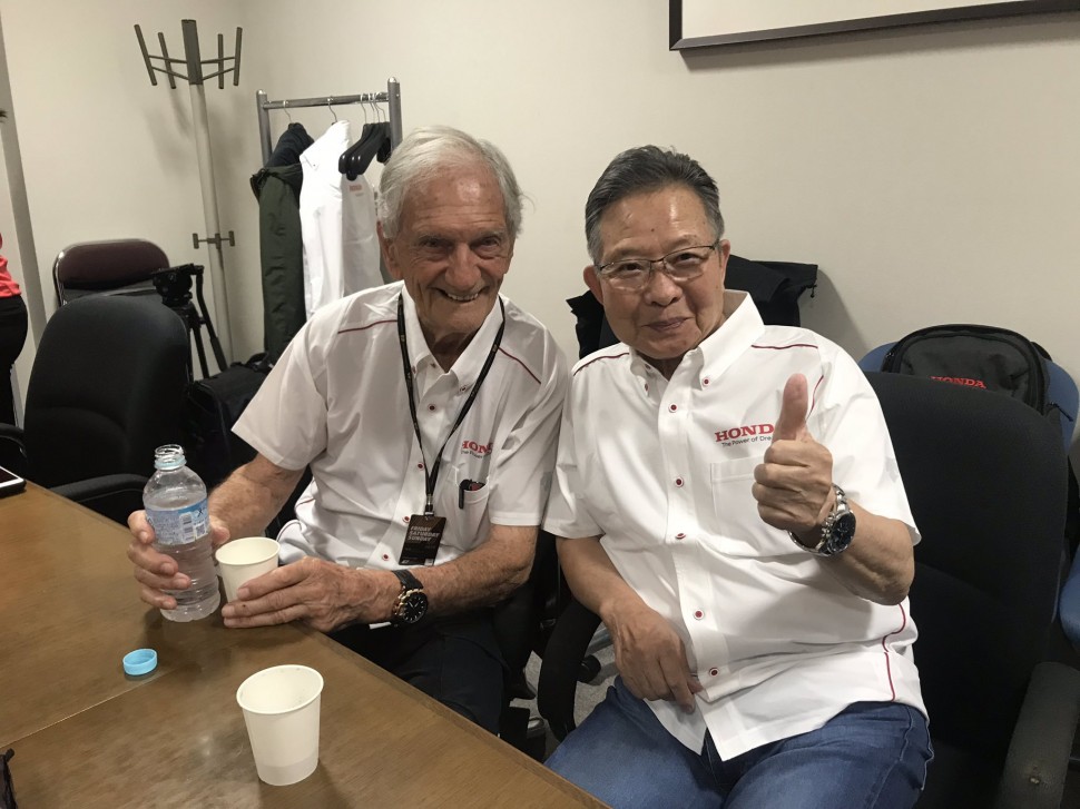 Джим Редман и Кунимицу Такахаси в Сайтаме, на встрече с HRC и пилотами Repsol Honda