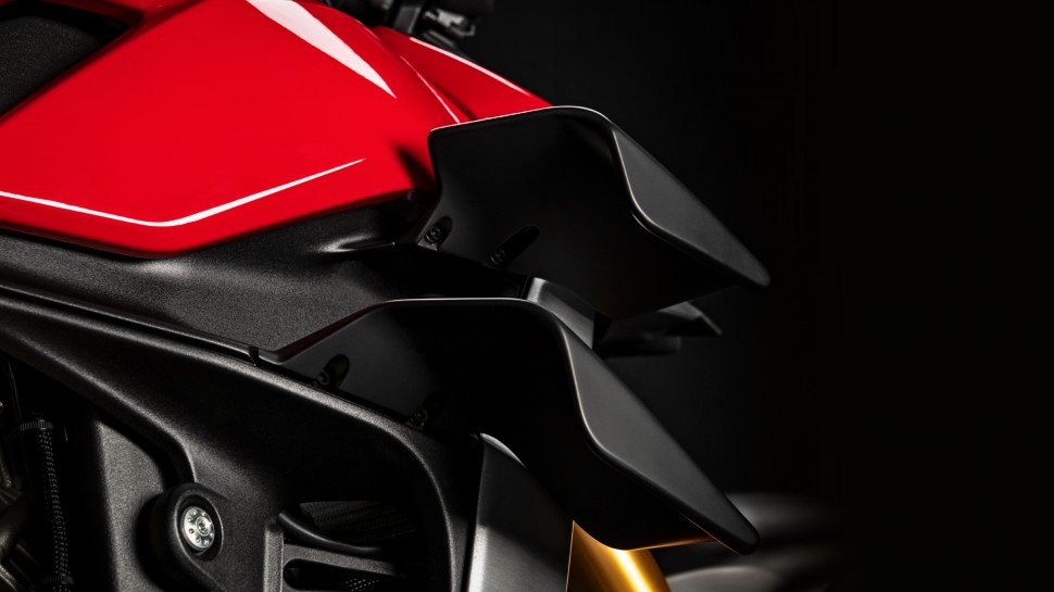 Ducati Streetfighter V4 (2020) - двойные закрылки типа biplan