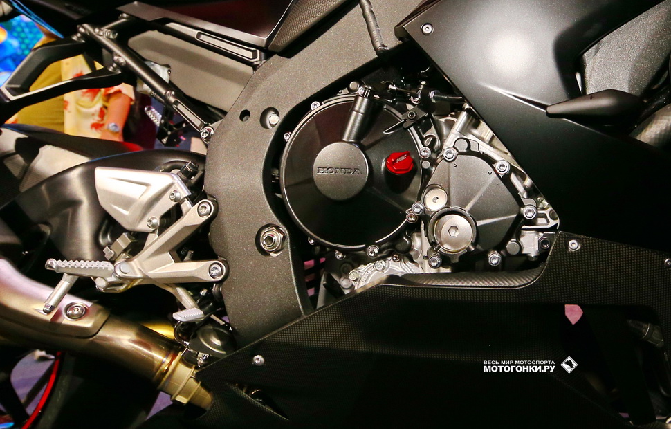 Живые фото Honda Fireblade CBR1000RR-R (2020) - совершенно новый двигатель - легче, мощнее и компактнее старого