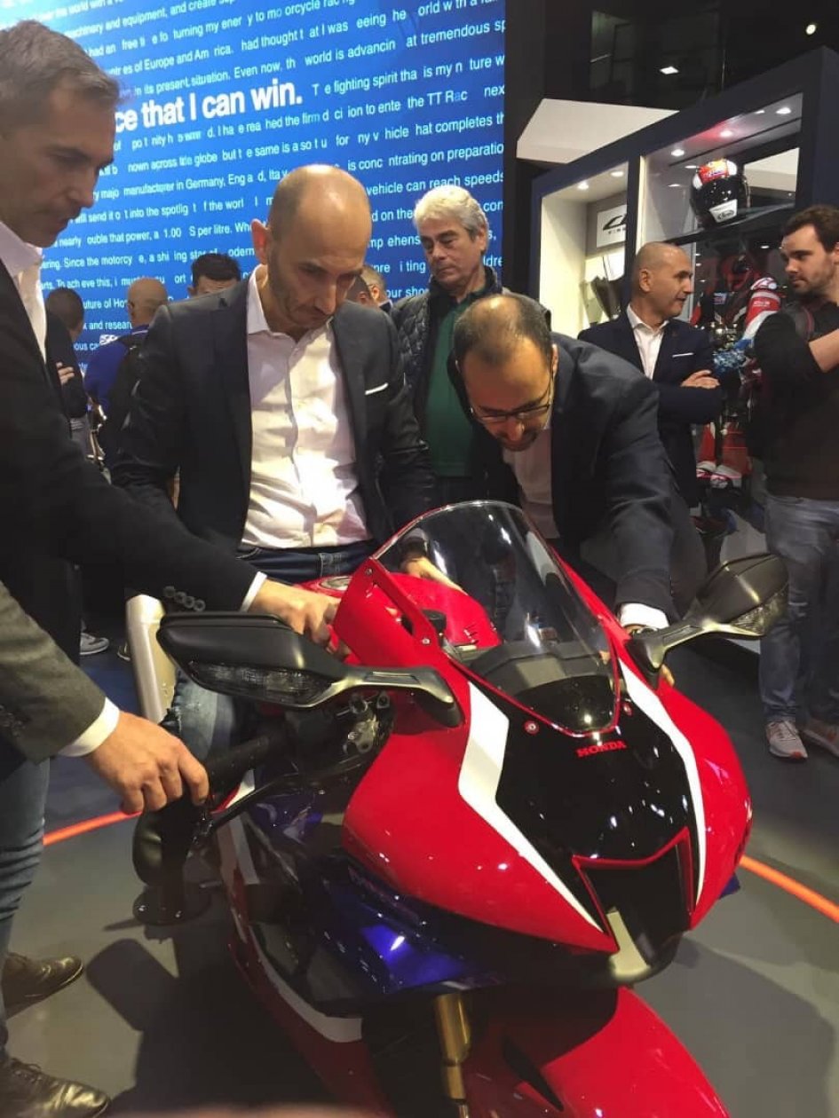 Президент Ducati Клаудио Доменикали примерился к новому Honda Fireblade CBR1000RR-R (2020)