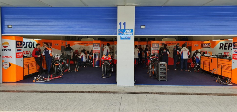 Братья Маркесы теперь под одной крышей: гараж Repsol Honda на Circuito de Jerez