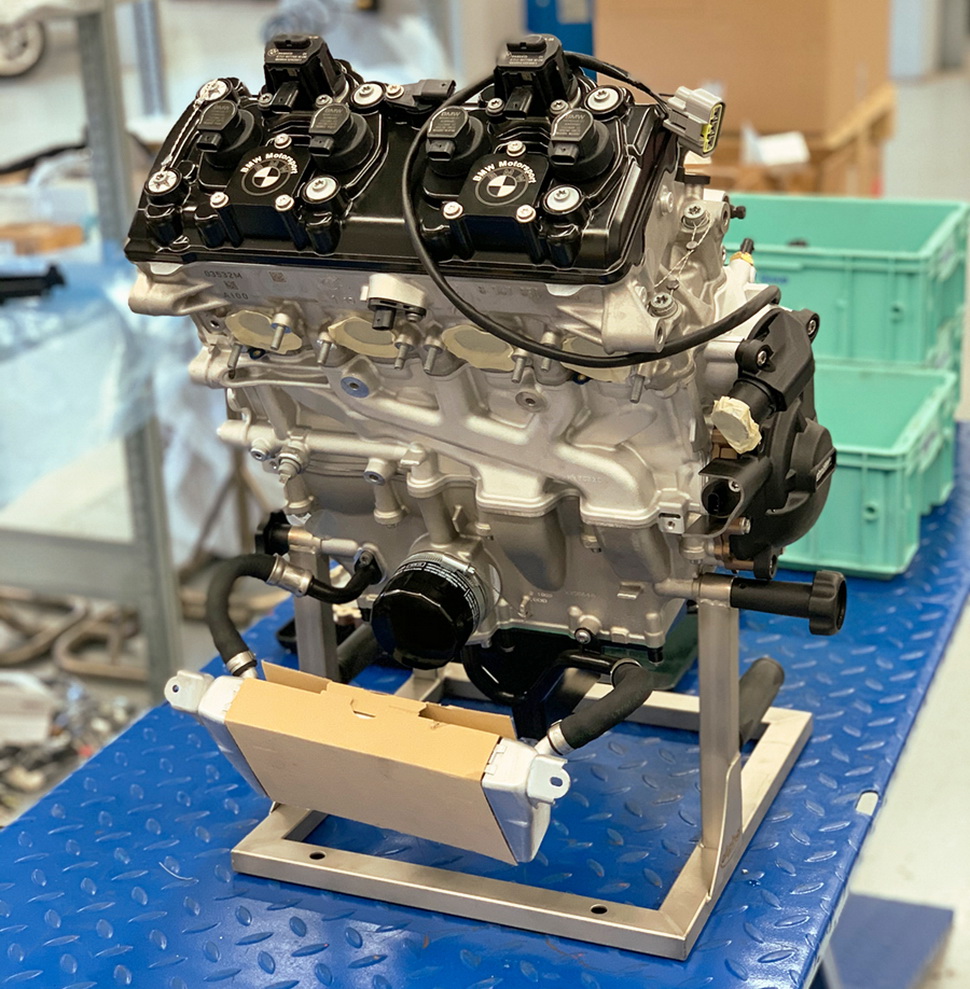 Двигатели BMW S 1000 RR в спецификации WSBK выполнены alpha Racing