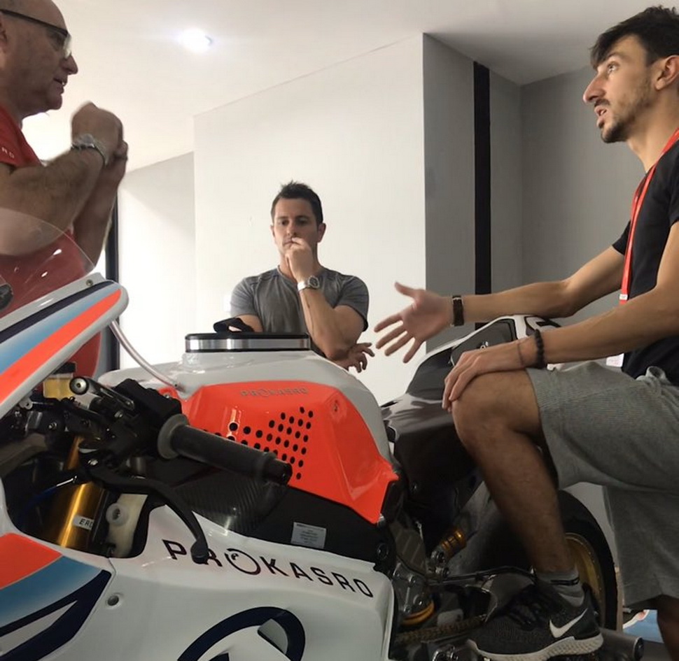 Ренди Де Пюнье в гараже Team ERC Ducati