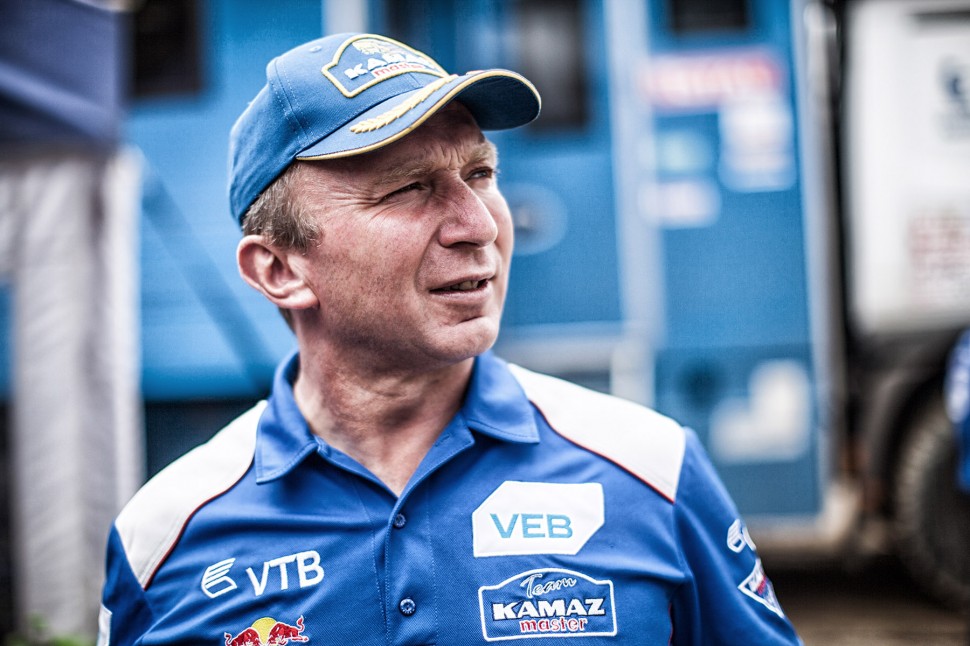Владимир Чагин, руководитель команды КАМАЗ-Мастер справил сегодня 50-летний юбилей, на гонке, конечно же