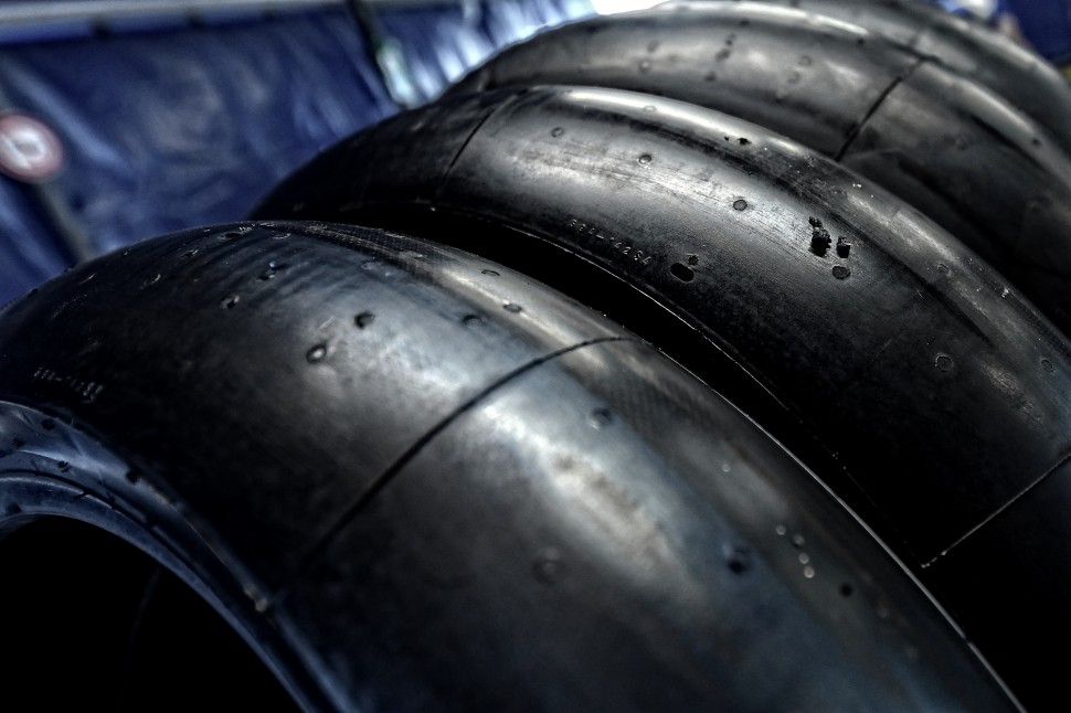 Новые покрышки Michelin Power Slick прошли полную обкатку на тестах в Валенсии в ноябре 2019