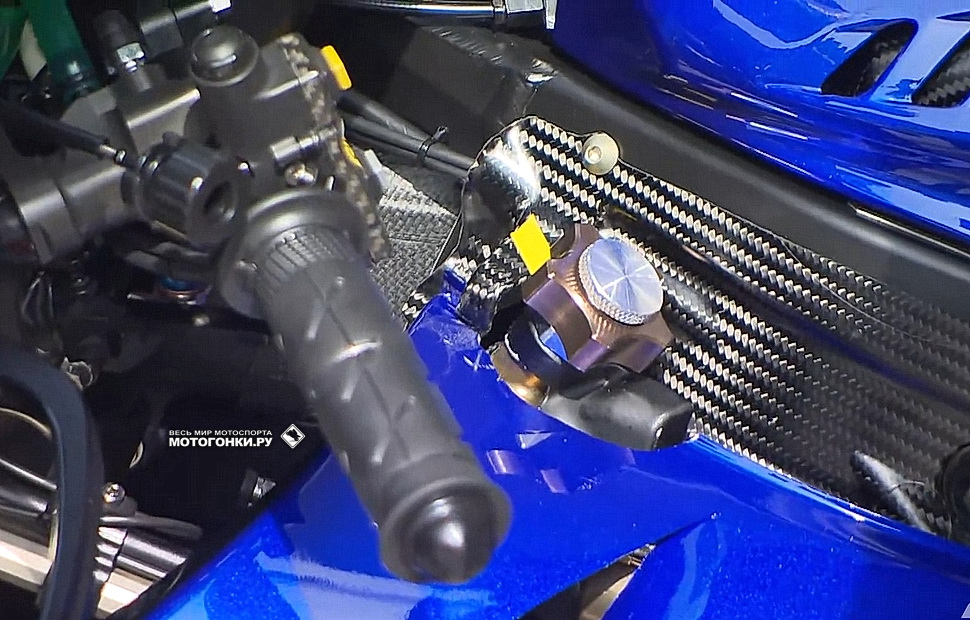 Holeshot device на Yamaha YZR-M1 Валентино Росси