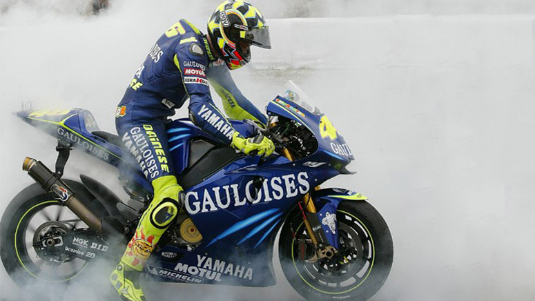Победа Валентино Росси на Yamaha YZR-M1 в первой же гонке сезона 2004 года шокировала всех