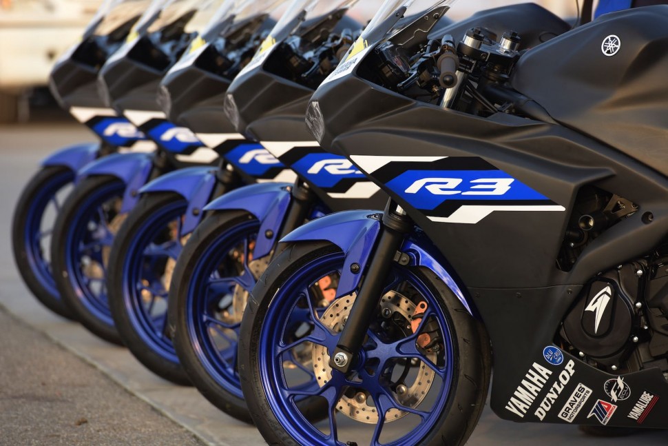 Мотоциклы Yamaha YZF-R3 американского R3 Cup