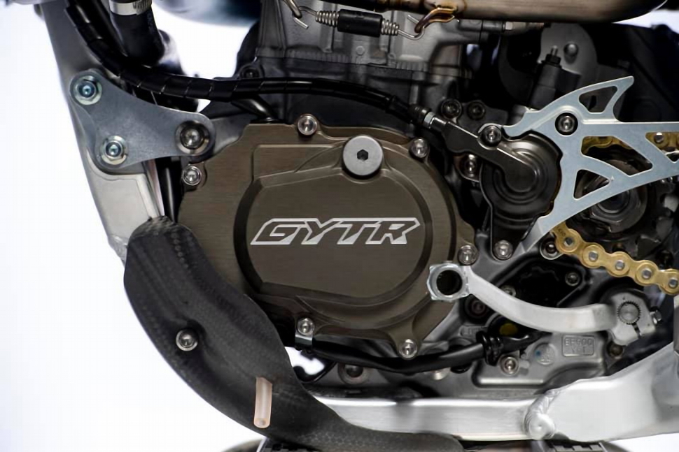 Алюминиевая крышка двигателя GYTR несет важную защитную функцию
