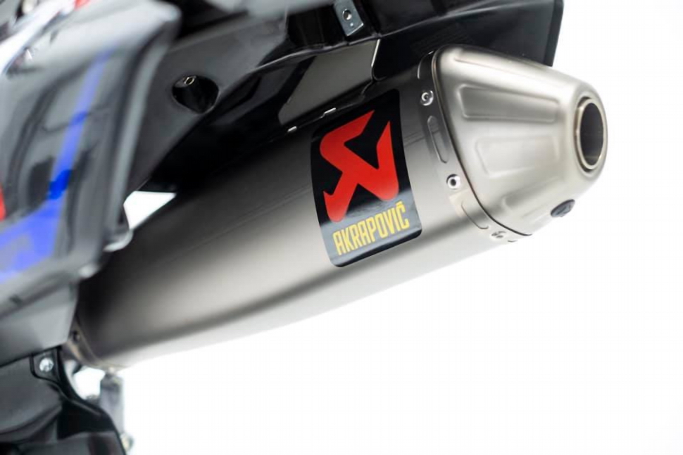 Уникальная выпуская система Akrapovic для Yamaha YZ450FM заводской команды