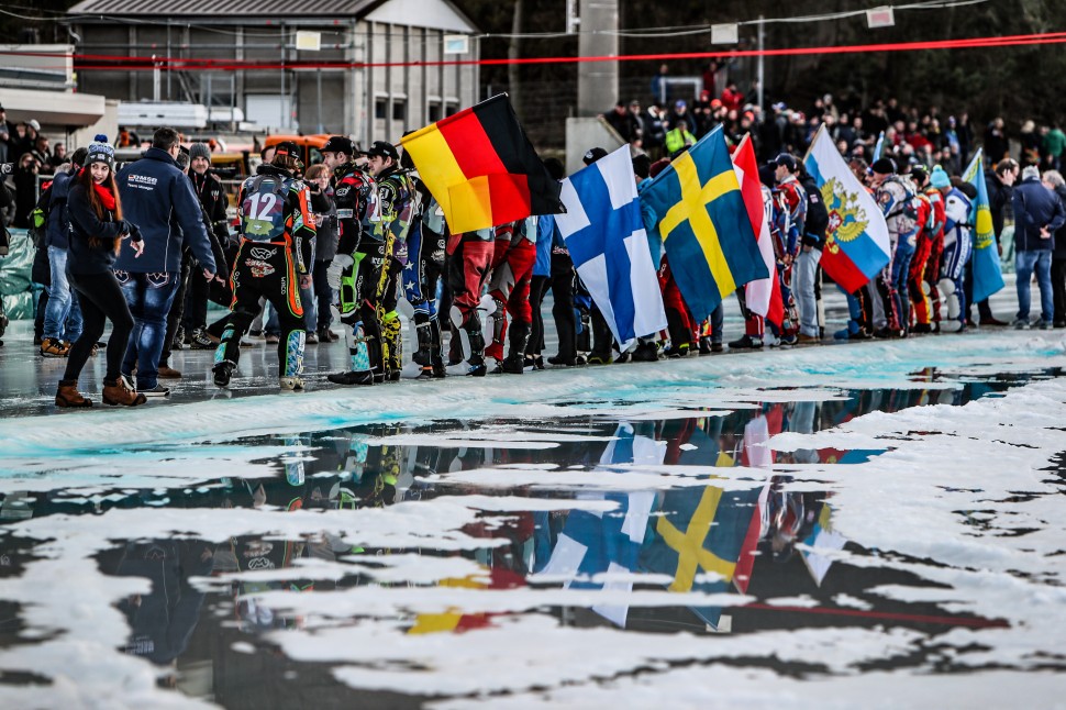 FIM Ice Speedway of Nations 2020 в Берлине проводили буквально на воде