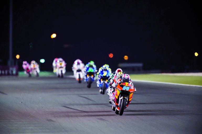 Схватка в Катаре в классе Moto3 такая же непредсказуемая, как и ни других трассах