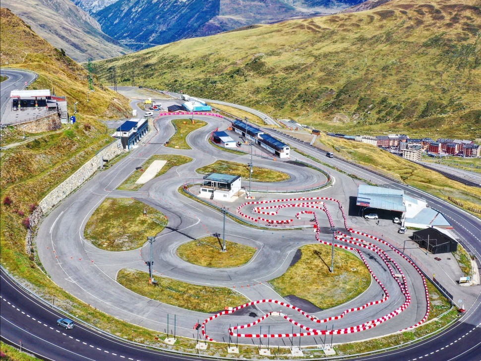 Вид на Andorra Circuit с горы