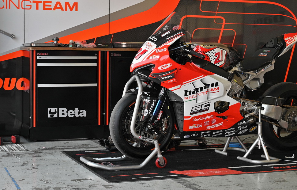 Barni Racing Ducati V4R на тестах в Мизано