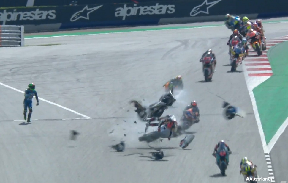 Энеа Бастианини поймал хайсайд на выходе из 1-го поворота Red Bull Ring