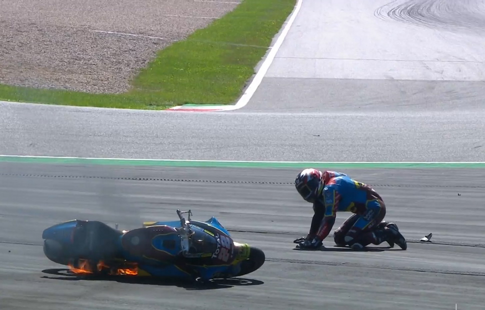 Мотоцикл Сэма Лоуса загорелся после хайсайда в 3-м повороте Red Bull Ring