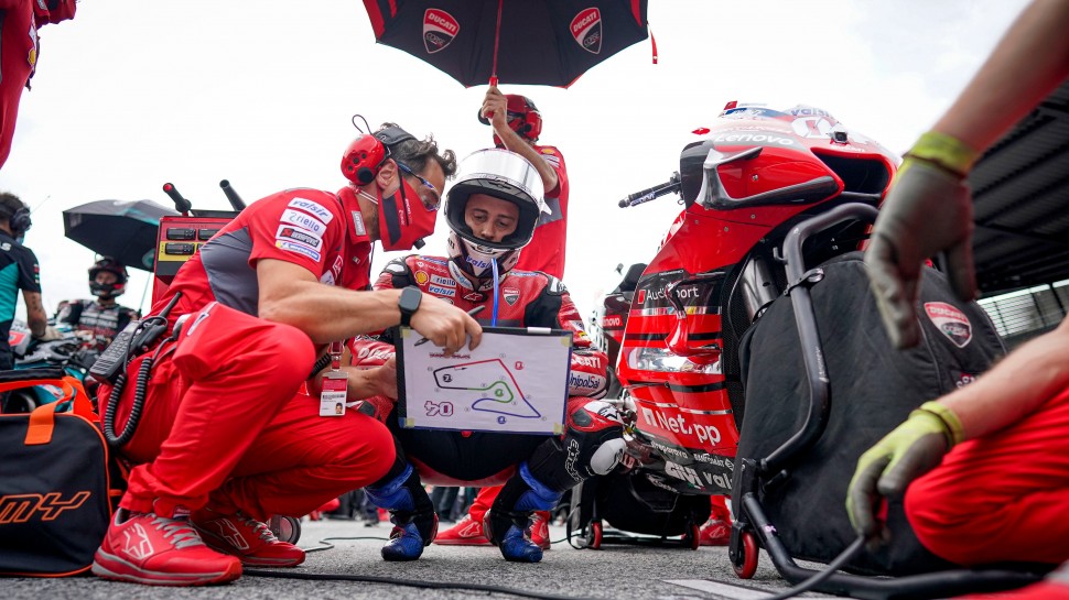 Андреа Довициозо не стал медленней, он просто несчастлив с Ducati - и это лишает его уверенности