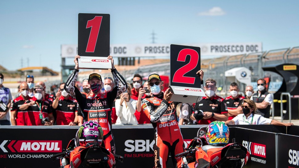 Пилоты Aruba.it Racing Ducati World Superbike взяли 1-2 место в субботней гонке Арагона