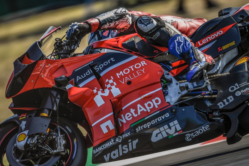 Пилоты Team Ducati вышли на свободные практики Гран-При Сан-Марино уже в новых ливреях