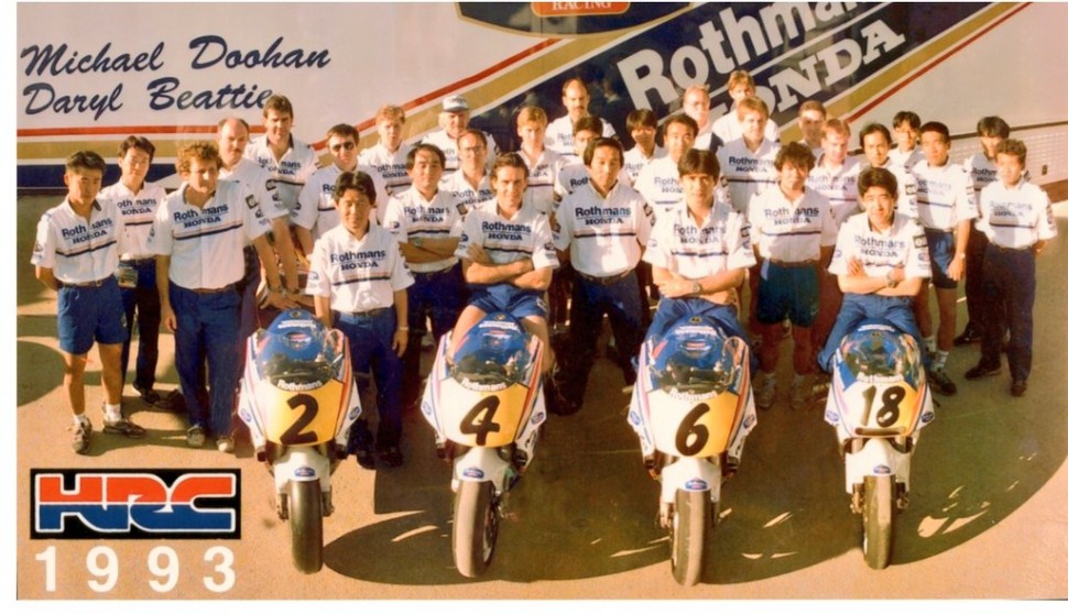 Rothmans Honda, 1993 год: Мик Дуэйн и его команда - Джереми Бёржесс, Бриггс и Стивенс