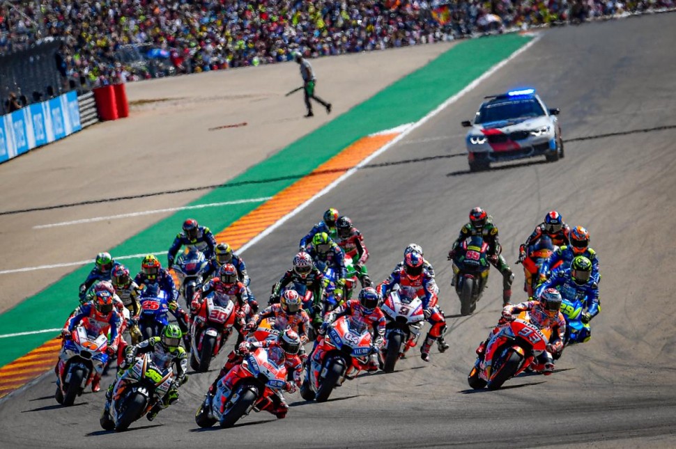 Старт Гран-При Арагона в классе MotoGP