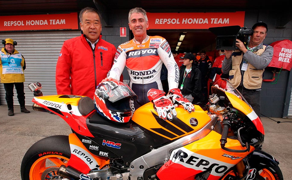 Легенда MotoGP Мик Дуэйн и вице-президент HRC Сухей Накамото, 2012