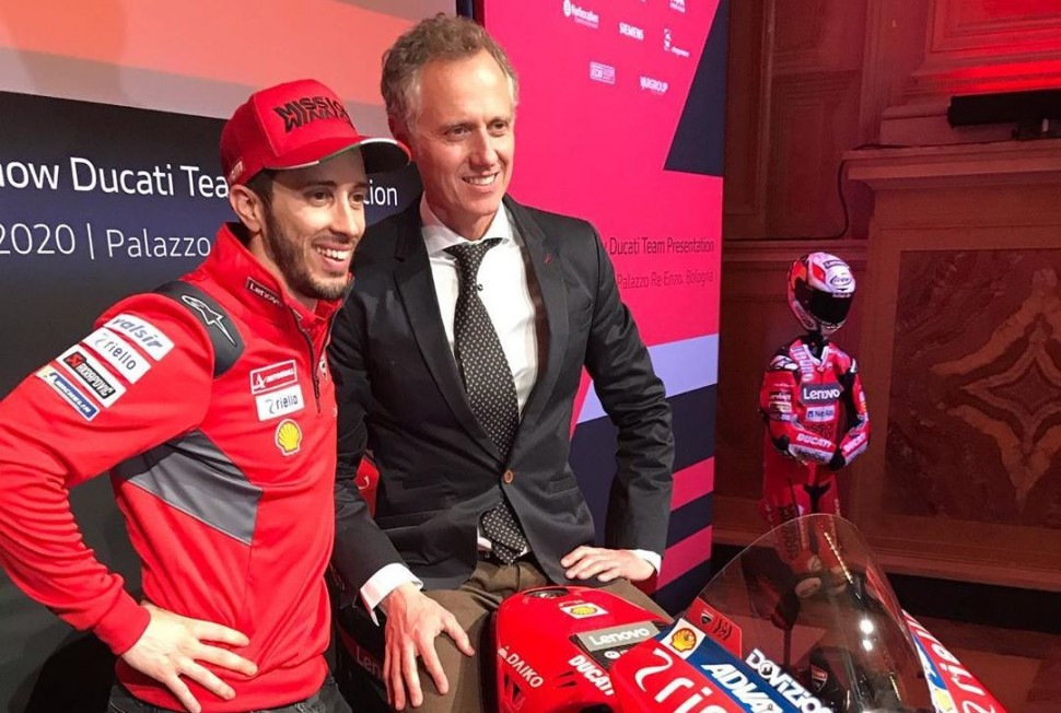 Андреа Довициозо и его менеджер, Симоне Баттистелла на презентации Ducati 2020 года