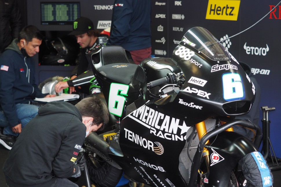 Первые фото Камерона Бобье в седле прототипа Moto2 - тесты на Circuito de Jerez