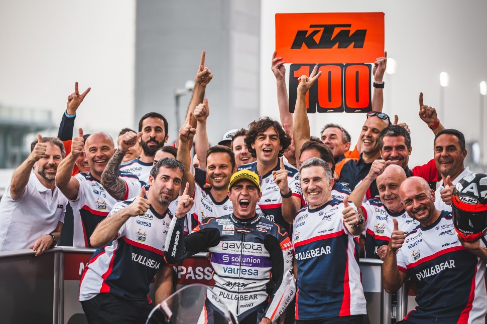 Альберт Аренас начал сезон-2020 победой в Гран-При Катара, ставшей 100-й в истории KTM в Гран-При