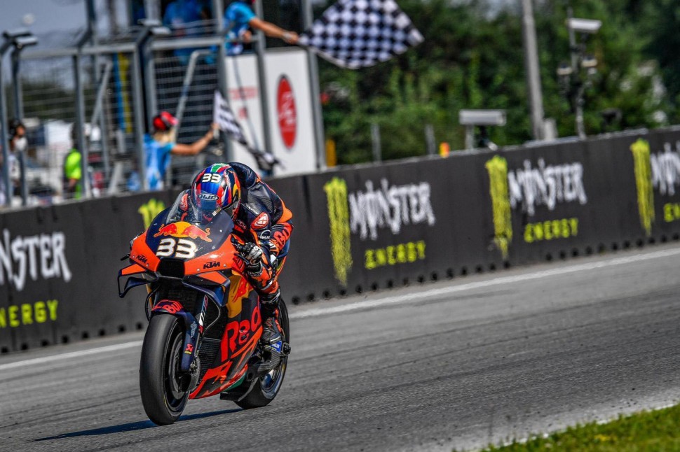 Новобранец KTM Factory Racing в MotoGP - Брад Биндер выигрывает Гран-При Чехии