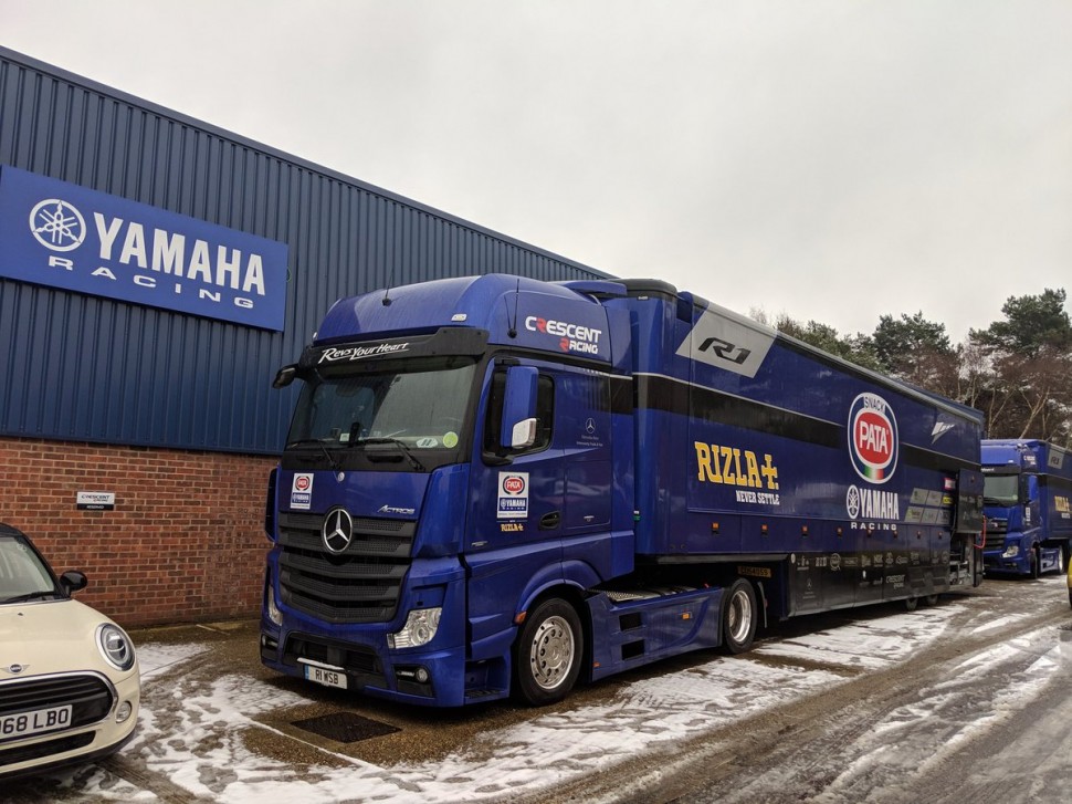 Регулярное передвижение между базой в Англии и Yamaha Factory Racing в Италии для PATA Yamaha обошлось в копеечку