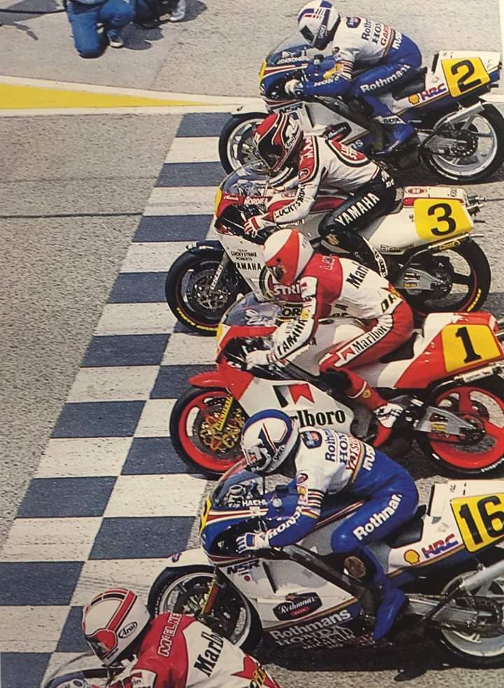 Старт Гран-При GP500 в 1987 году: у всех одинаковые номерные таблички - черные цифры на желтом фоне