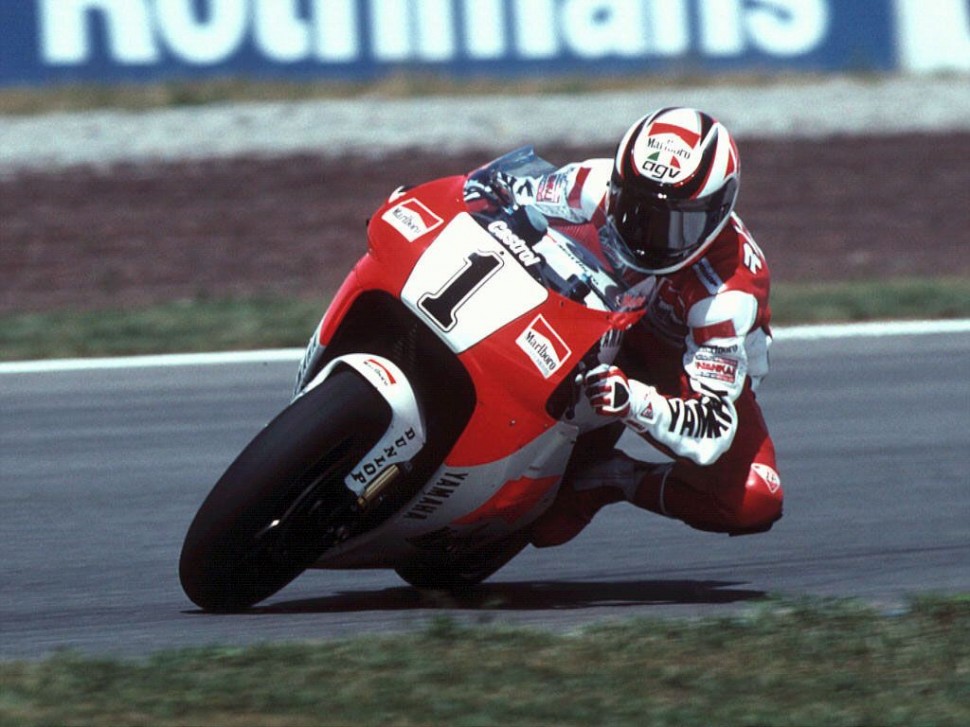 Уэйн Рейни (Yamaha) стал первым, кто установил чемпионскую табличку - на белом фоне