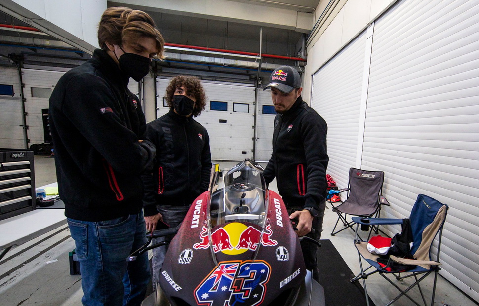 Частные тренировки в Хересе на Ducati V4S помогают подготовиться к сезону