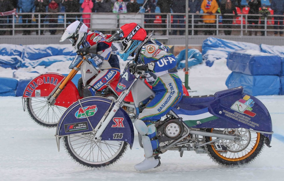 Старт финальной дуэли - Валеев против Кононова: кто станет 65-м чемпионом мира по мотогонкам на льду?