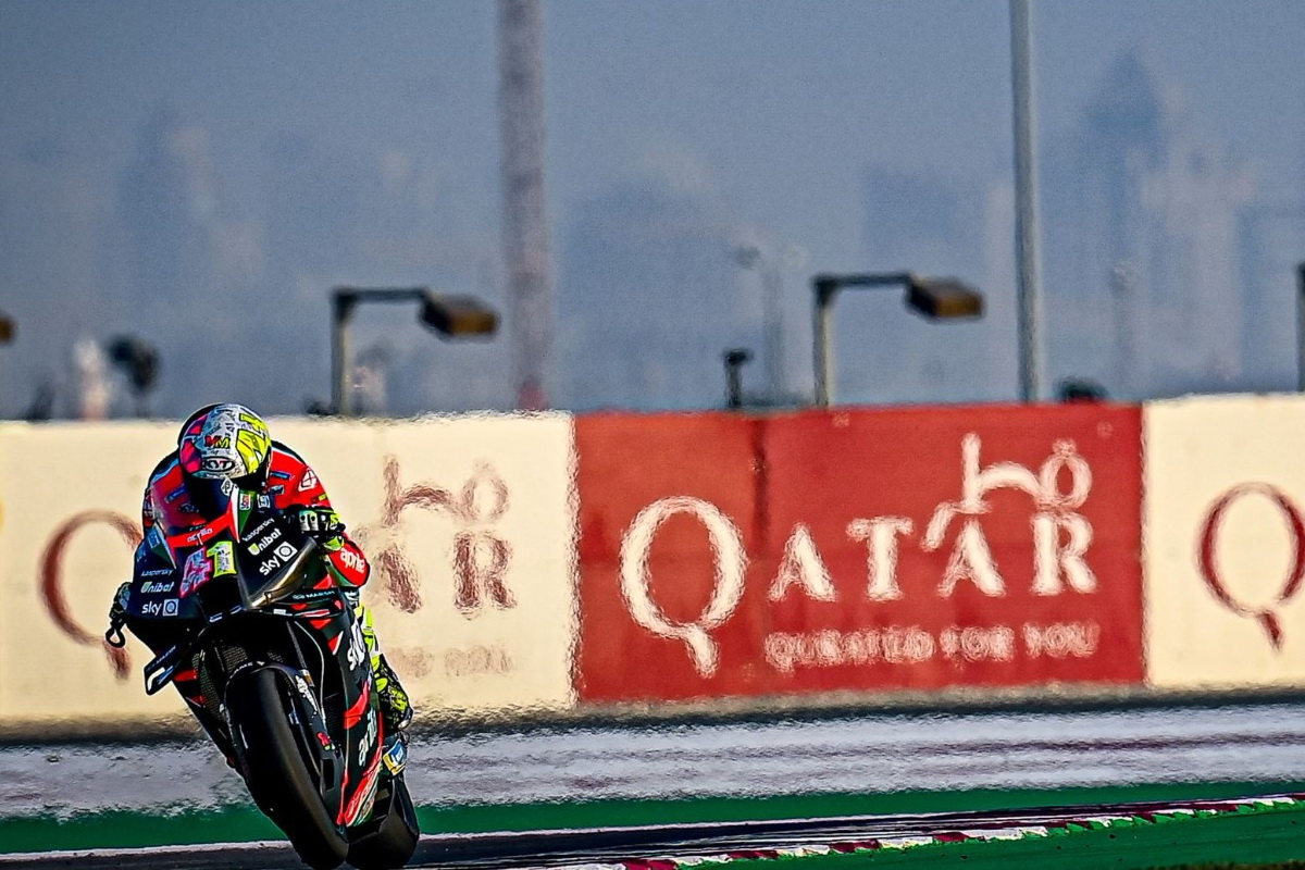 Алеш Эспаргаро, первый день IRTA MotoGP в Катаре на новом Aprilia RS-GP