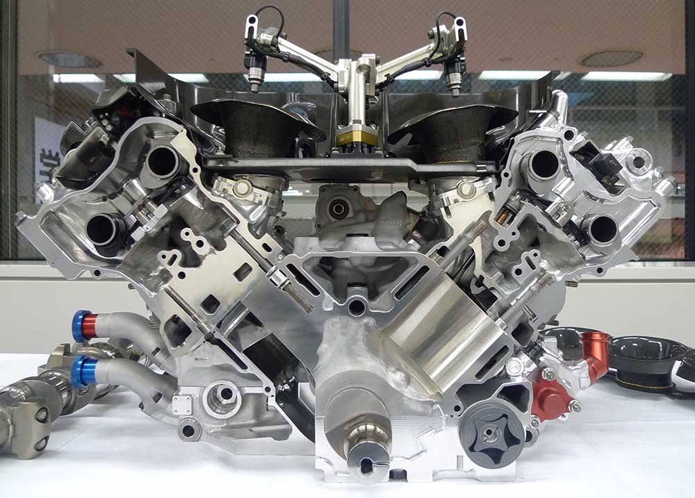 Двигатель Формулы-1 (Honda RA806e) в разрезе 