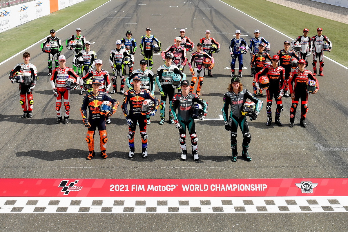 Moto3 - Класс-2021: групповое фото перед началом сезона