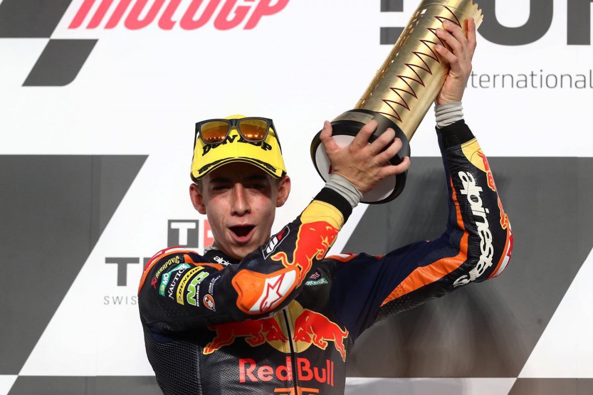 Педро Акоста одержал победу в Гран-При Дохи, стартовав с пит-лейна