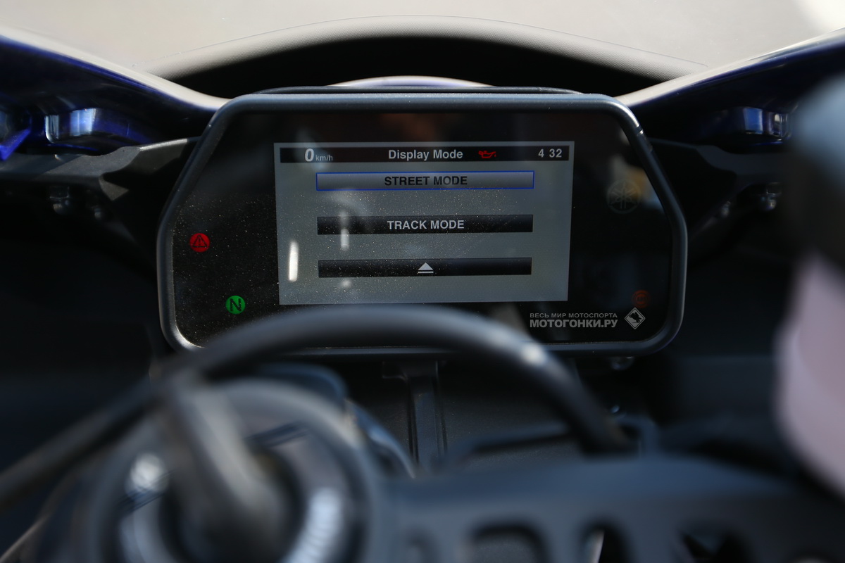 Тест-драйв Yamaha YZF-R1 (2020): Street Mode / Track Mode