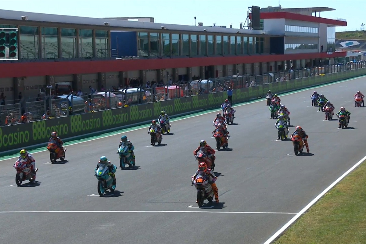 Старт Гран-При Португалии в классе Moto3